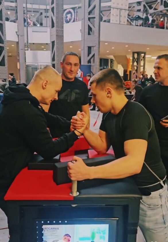 stół do armwrestlingu