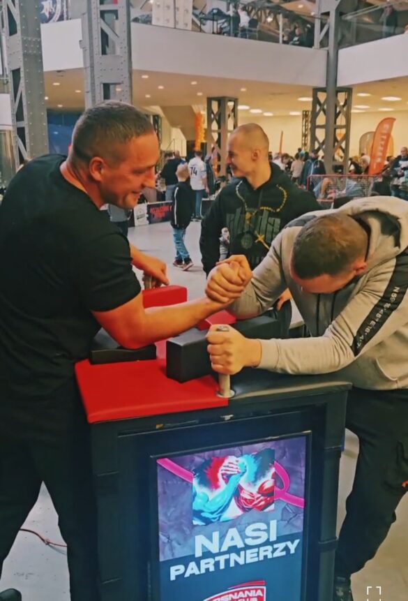 stół do siłowania na rękę