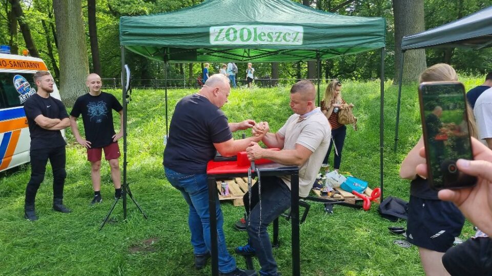 armwrestling na festynie charytatywnym dla Helenki